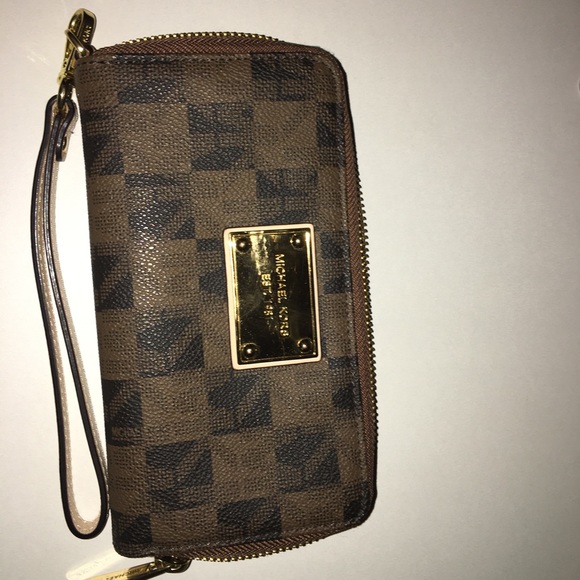 Michale Kors Handbag with matching clutch - Picture 5 of 7